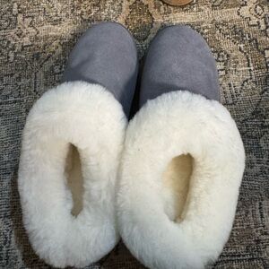 Plush Women's Slippers in Gray and White